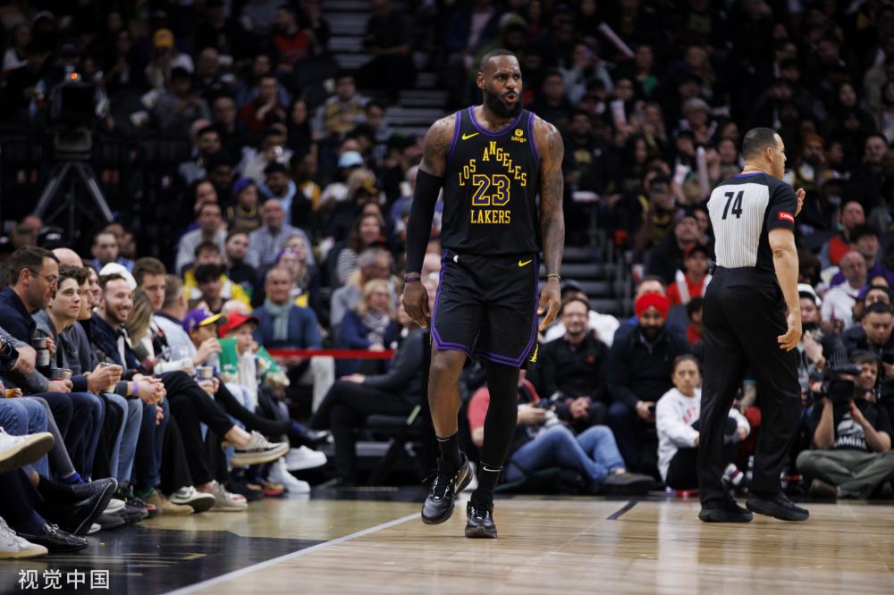 更展现了球 更展现了球