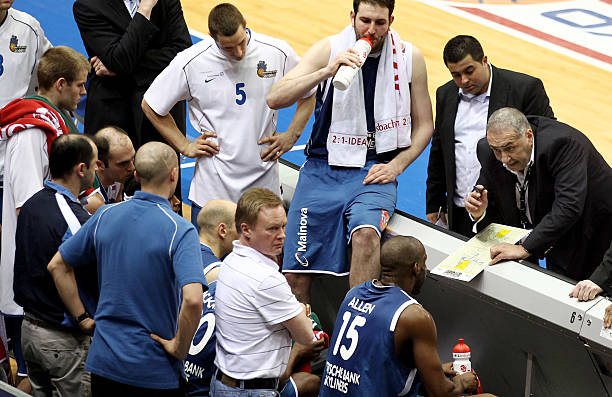 场对抗赛中 场对抗赛中